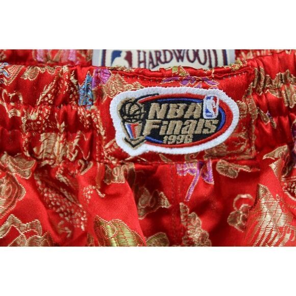 MITCHELL & NESS MEDIUM WOMENS NBA FINALS 1996 SHORTS NWOT - Picture 2 of 7